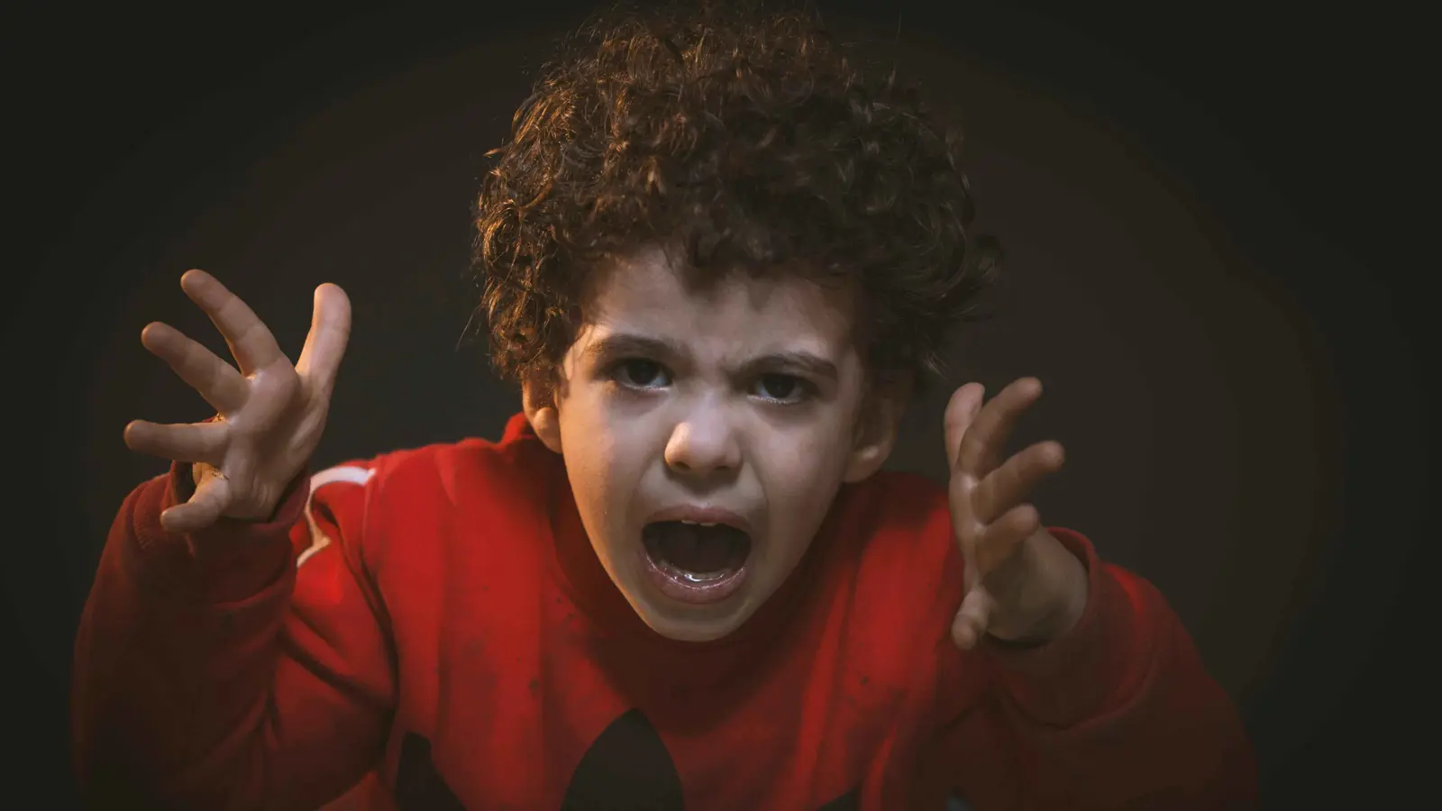 هل يجب أن تستسلم لطفلك أحيانًا؟.. إليك رأي الخبراء