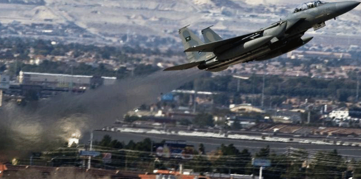 طيران التحالف يستهدف "خارجين عن القانون" في فندق بعدن