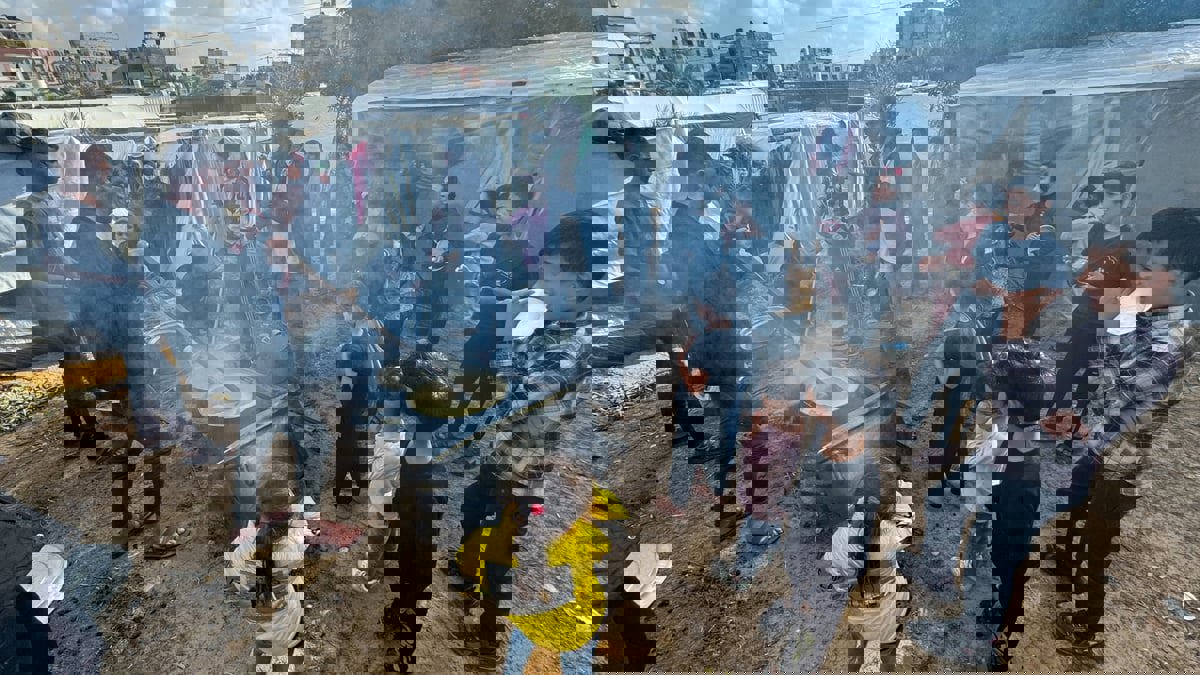 بين الغارات الجوية وحساء العدس.. الحياة مستمرة في غزة رغم الحرب