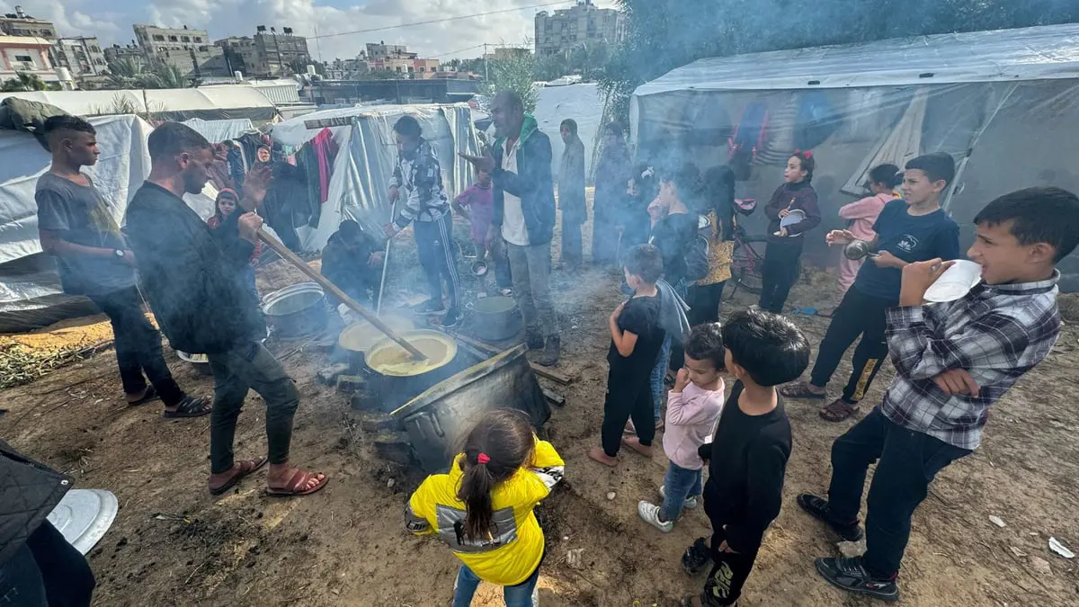 بين الغارات الجوية وحساء العدس.. الحياة مستمرة في غزة رغم الحرب