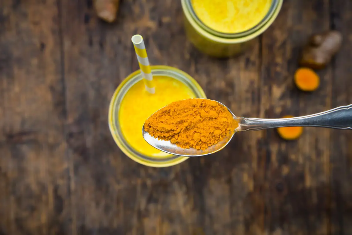 هذا ما تفعله ملعقة واحدة من الكركم لجسمك يوميا