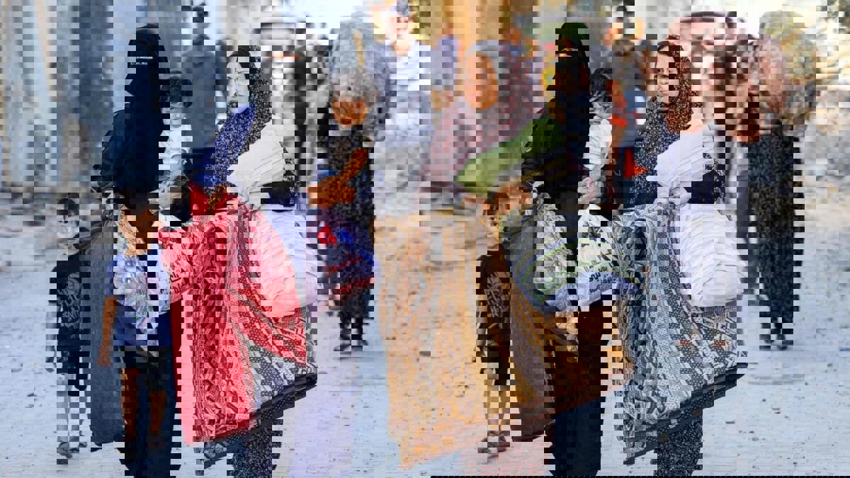 ظروف "مهينة".. حرب غزة تعيد النساء للعصر الحجري