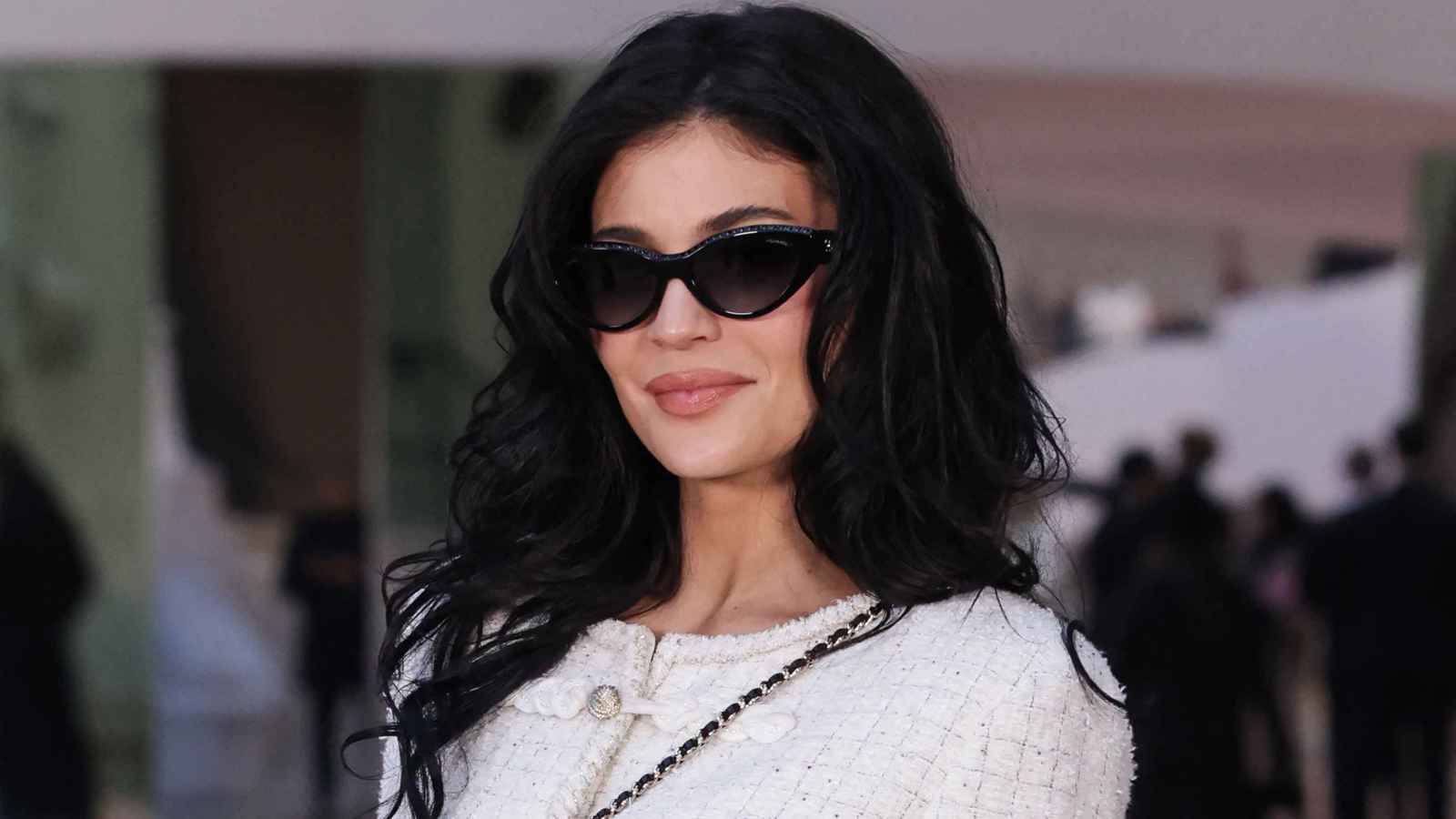 المشاهير يحضرون عرض أزياء "شانيل" الأيقوني (صور)