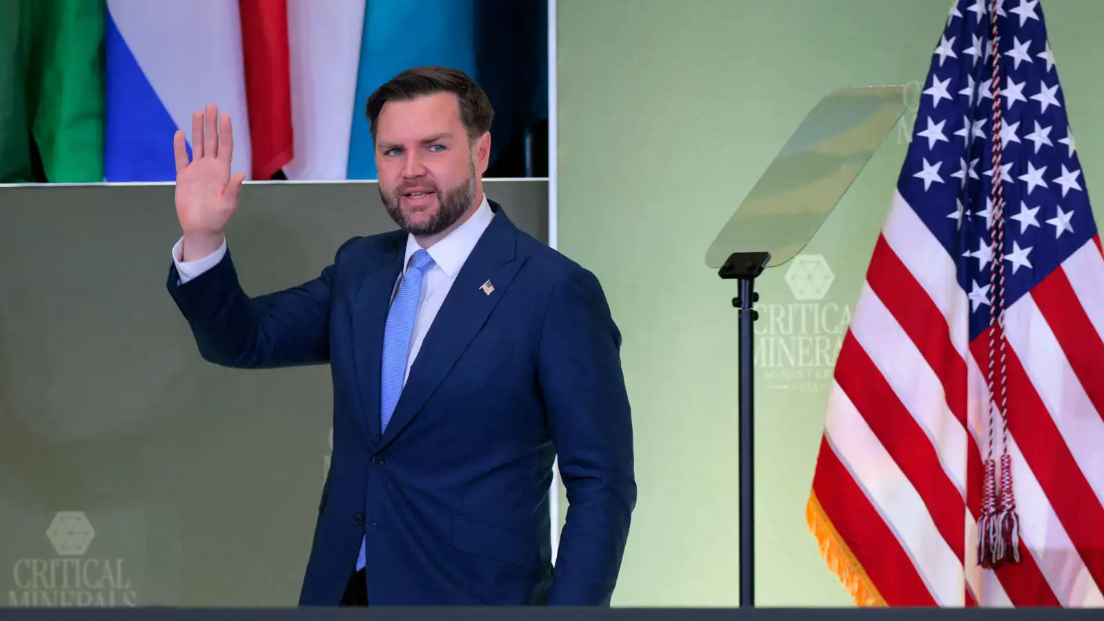 أمريكا.. القضاء يلاحق "شانون ماثري" بتهمة التهديد بقتل فانس