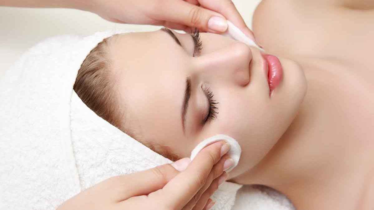 نصائح للعناية بالبشرة وتنقيتها من السموم بعد رمضان