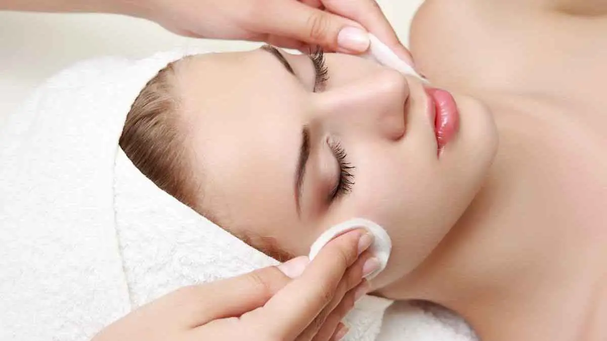 نصائح للعناية بالبشرة وتنقيتها من السموم بعد رمضان