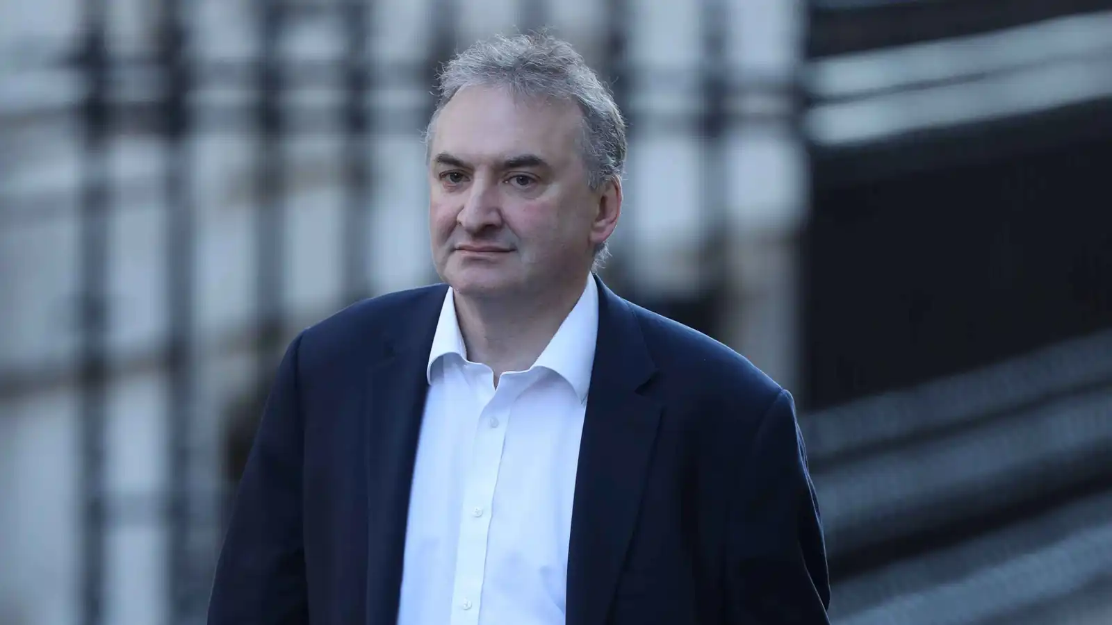 الاستقالات تتوالى.. وثائق إبستين تطيح بوزير بريطاني