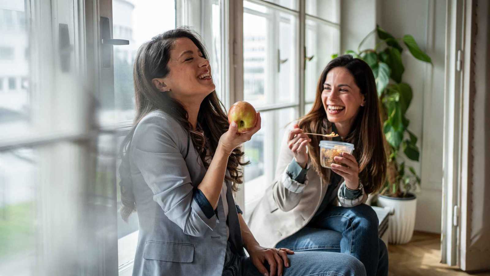 هذه الأطعمة تجعل رائحتك أكثر جاذبية