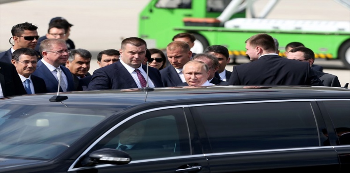 بالصور.. بوتين يصل اسطنبول وأردوغان يغيب عن مراسم الاستقبال