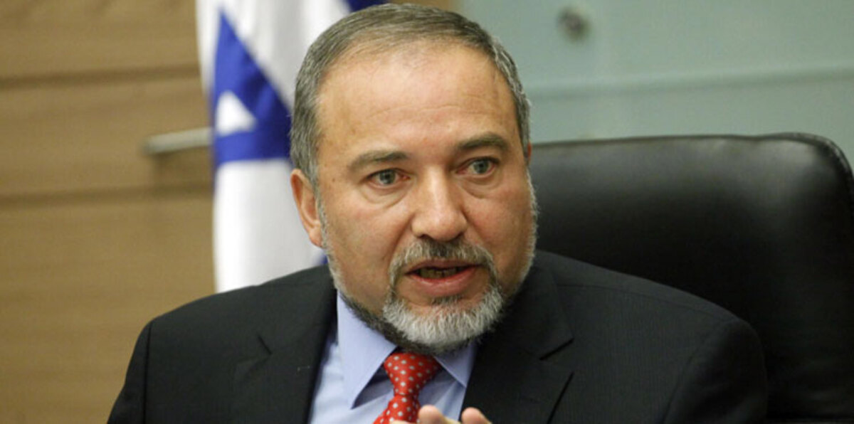 ليبرمان: الرد على حوادث إضرام النار المتعمدة سيكون بالتوسع الاستيطاني بالضفة