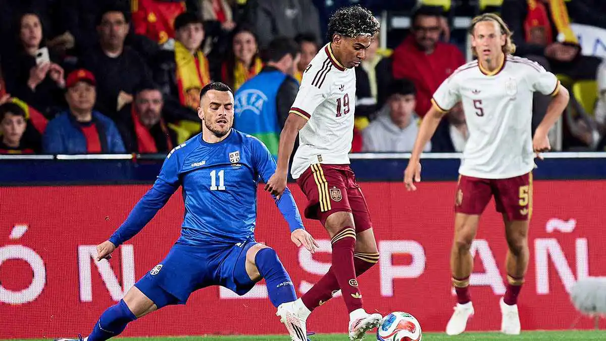 هل يمنع برشلونة لامين يامال من المشاركة في مباراة إسبانيا ضد مصر؟