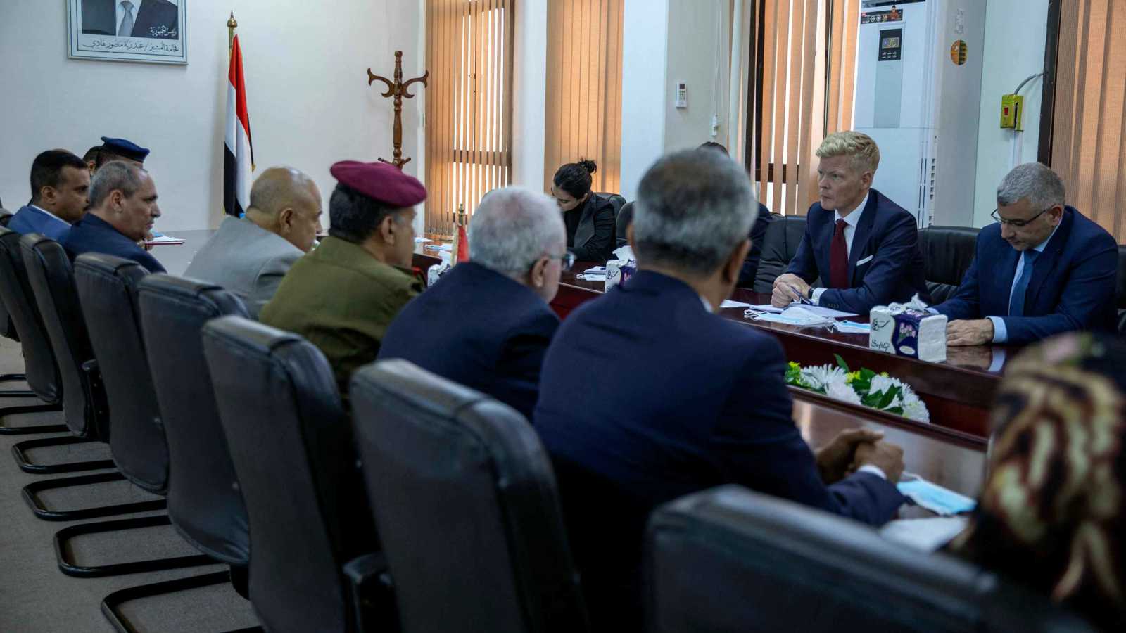 سلاح الحوثيين أبرزها.. حراك سياسي واسع لفك تعقيدات الملف اليمني