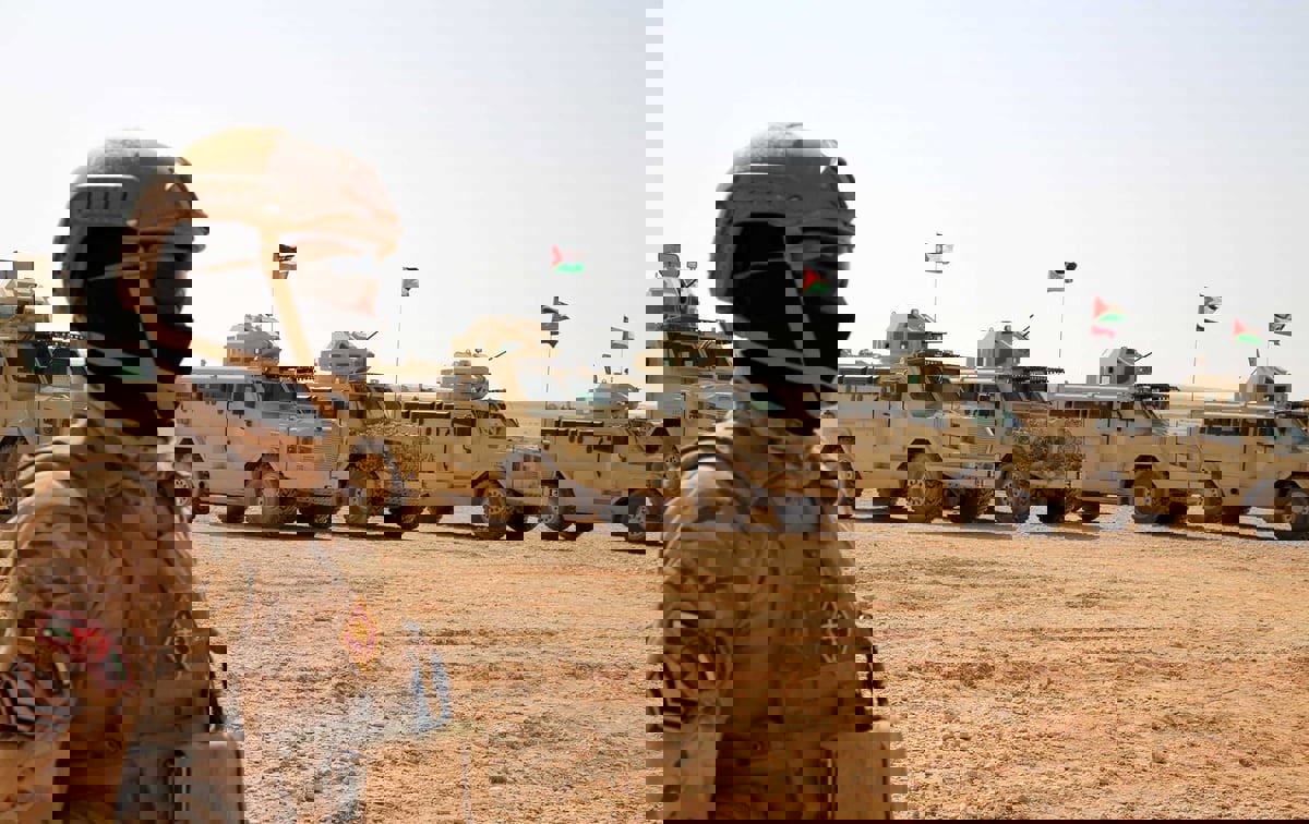 الجيش الأردني: مقتل جنديين إثر تدهور شاحنات متجهة لغزة