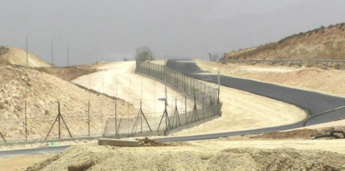 السياج الأمني على الحدود الأردنية الإسرائيلية يبدأ بالظهور