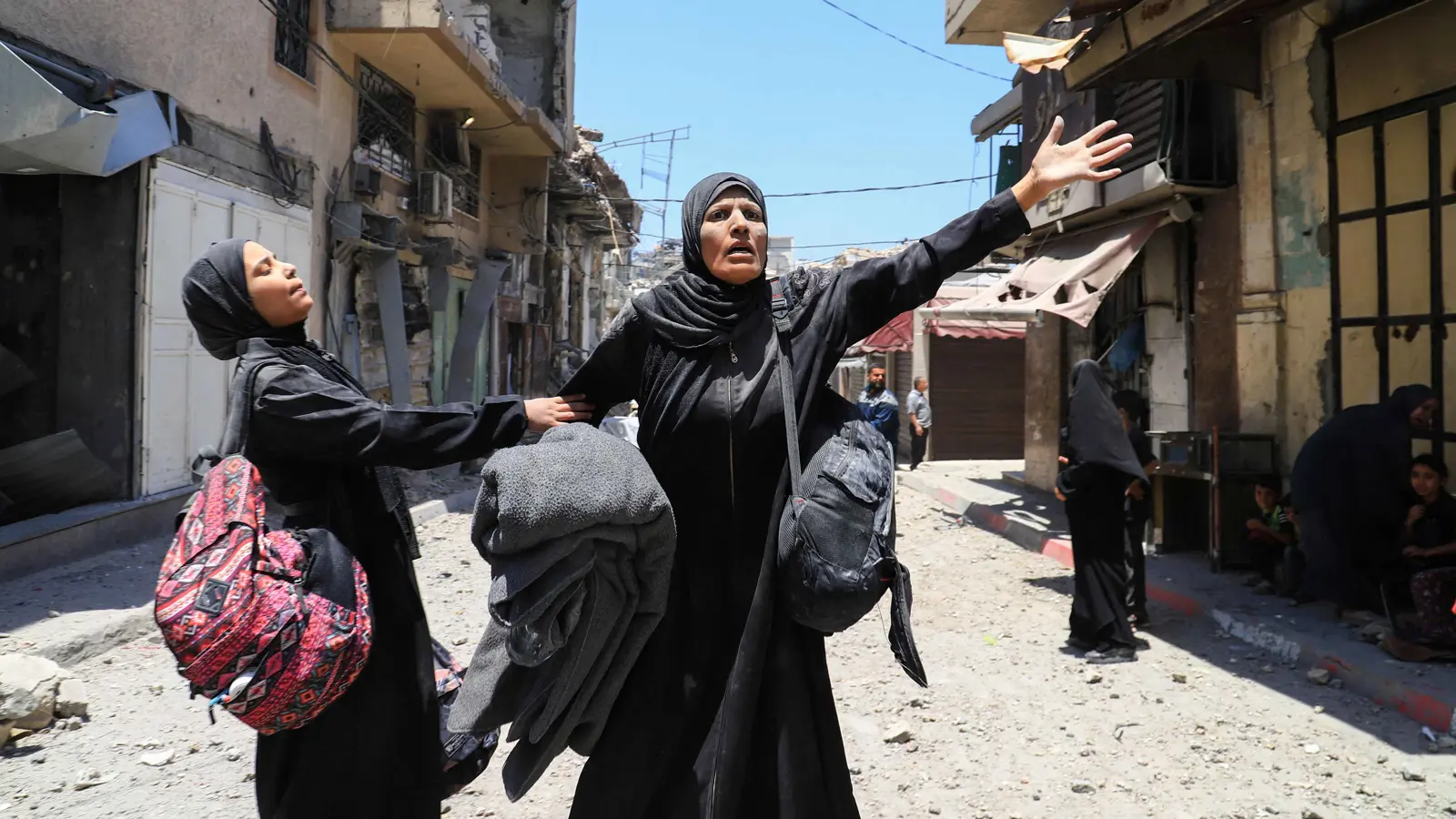 الجيش الإسرائيلي يمحو حي الشجاعية من خريطة غزة (فيديو)