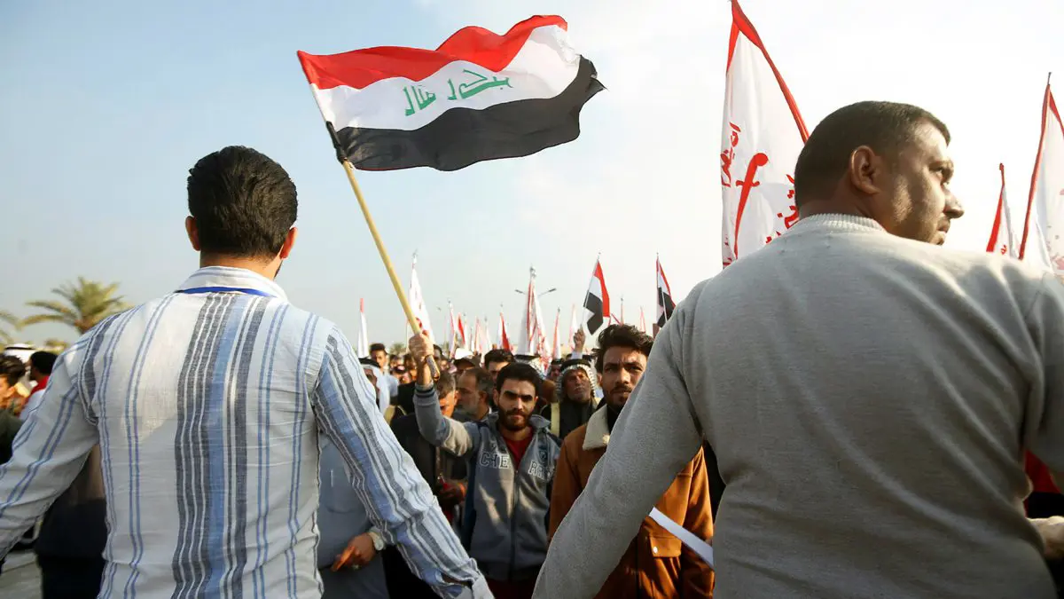 وسط دعوات لاقتحام المنطقة الخضراء.. مئات المتظاهرين يتوافدون على ساحة التحرير ببغداد (صور)