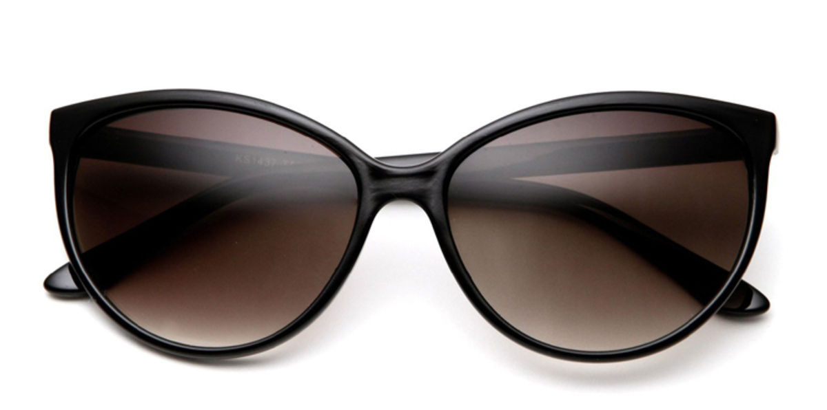 شركة واحدة تتحكم بصناعة النظارات الشمسية في العالم