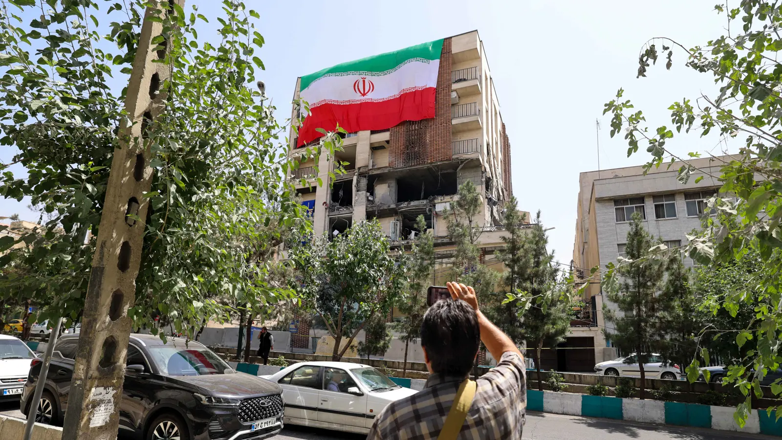 نتنياهو يتوعّد إيران من دون مشاركة أمريكية.. هل تعود الحرب؟