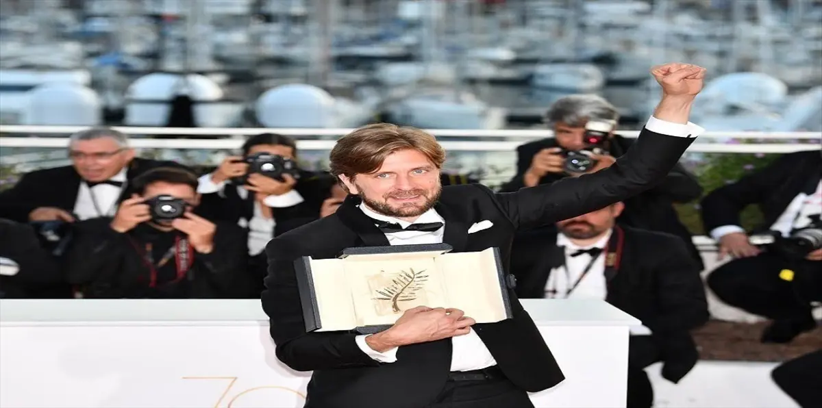 الفيلم السويدي الساخر "الميدان" يفوز بالسعفة الذهبية في "كان"