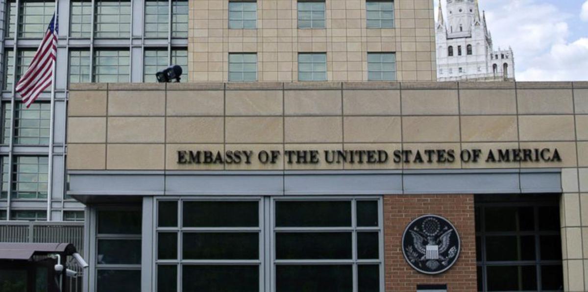 الدبلوماسيون الأمريكيون المطرودون من روسيا يغادرون موسكو