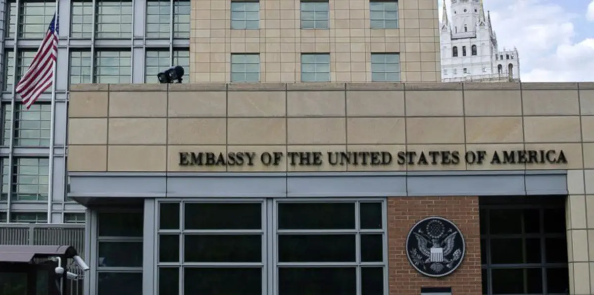 الدبلوماسيون الأمريكيون المطرودون من روسيا يغادرون موسكو