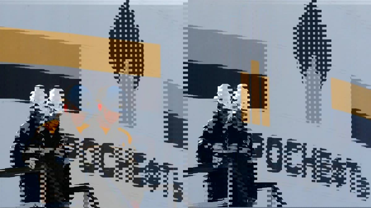 رويترز: روسنفت الروسية تطرح مزايدة لبيع منتجات نفطية للدفع مقدما بالروبل