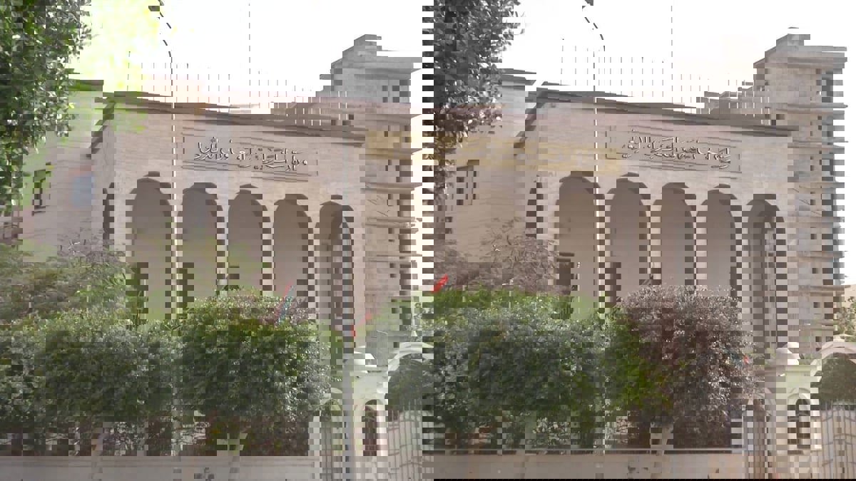 الخارجية الليبية تدعو البعثات الدبلوماسية للعودة بعد "تحسن الوضع الأمني"