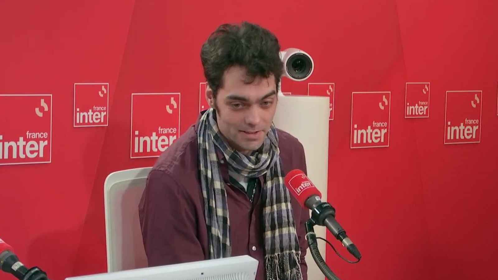 فرنسي محتجز في إيران منذ عامين يكشف للمرة الأولى عن اسمه