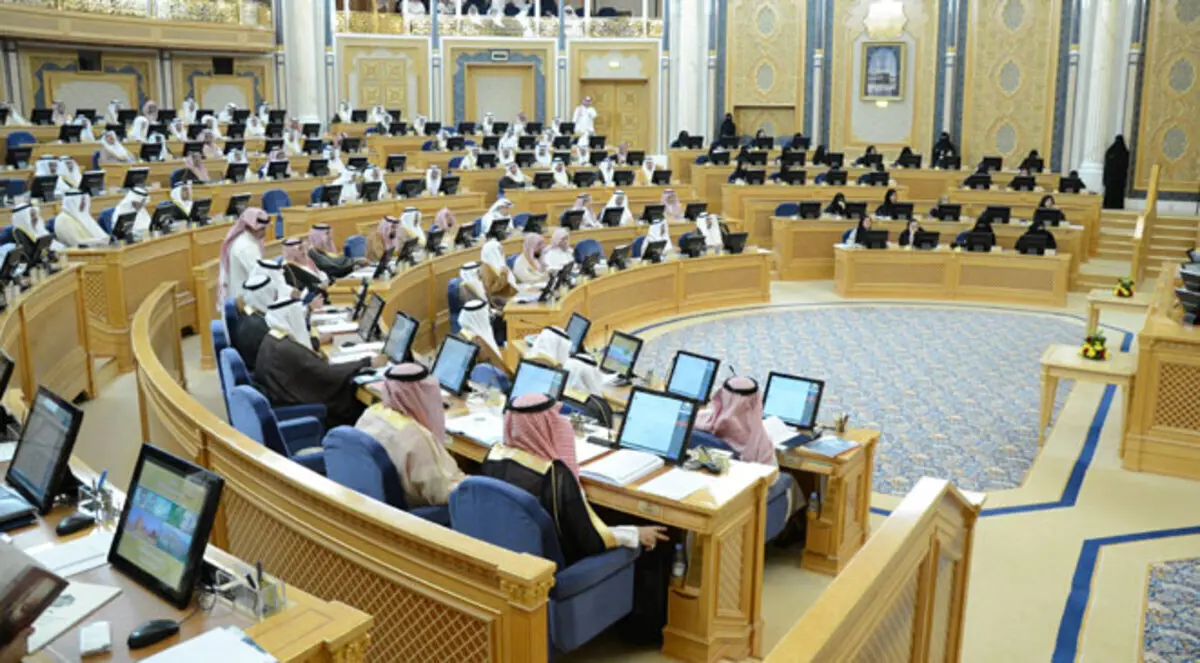 عضو شورى سعودي يعتذر من زملائه بعد اتهامهم بالتستر