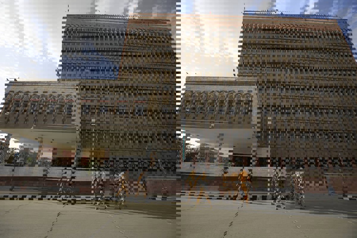 "المركزي اليمني" يوقف تعامله مع 6 بنوك بسبب الحوثيين