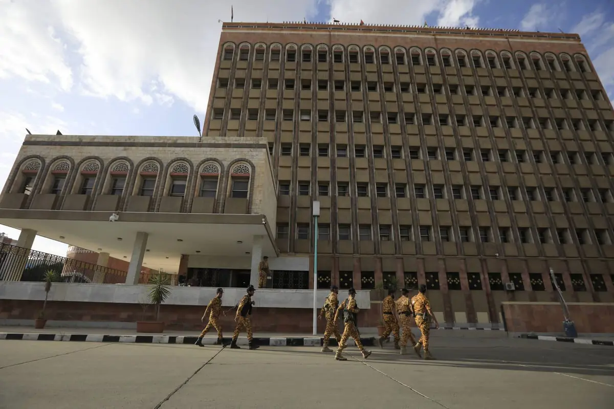 "المركزي اليمني" يوقف تعامله مع 6 بنوك بسبب الحوثيين