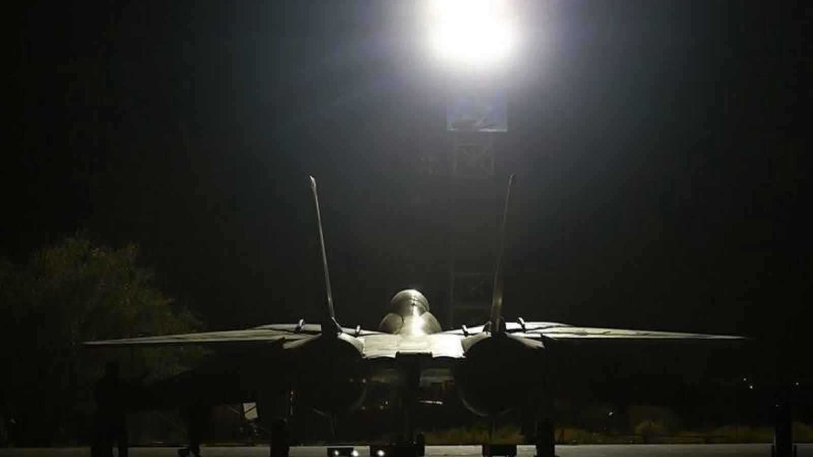 رداً على "طلوع الفجر".. إيران تجري مناورات جوية وترفع حالة التأهب