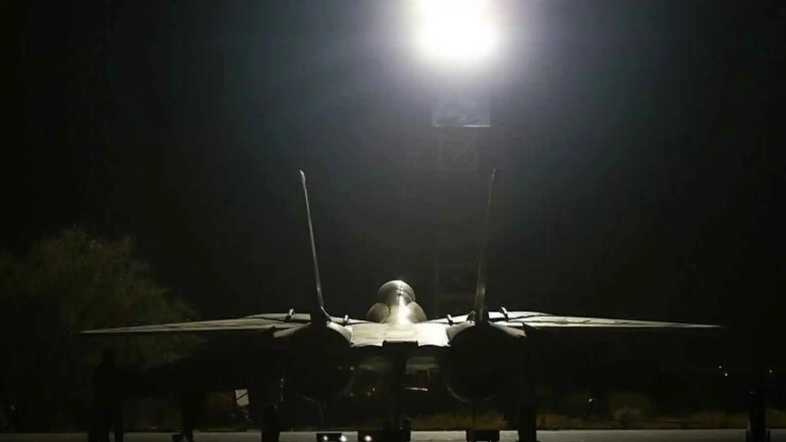 رداً على "طلوع الفجر".. إيران تجري مناورات جوية وترفع حالة التأهب