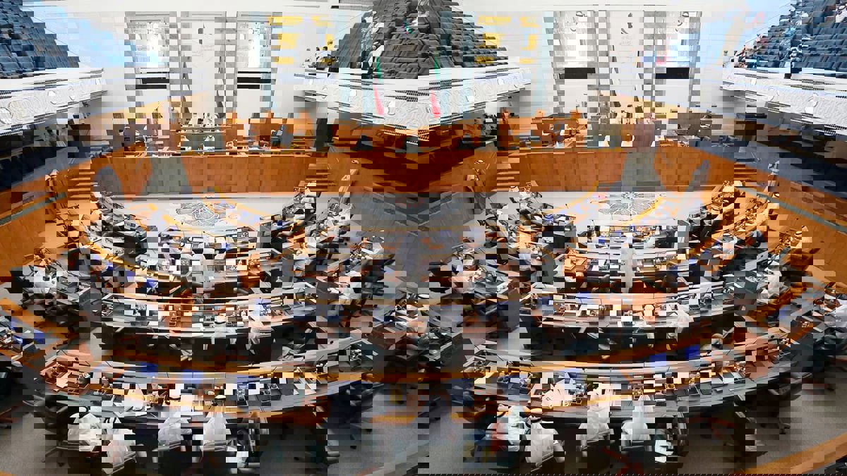 ترحيب نيابي واسع بحل مجلس الأمة الكويتي