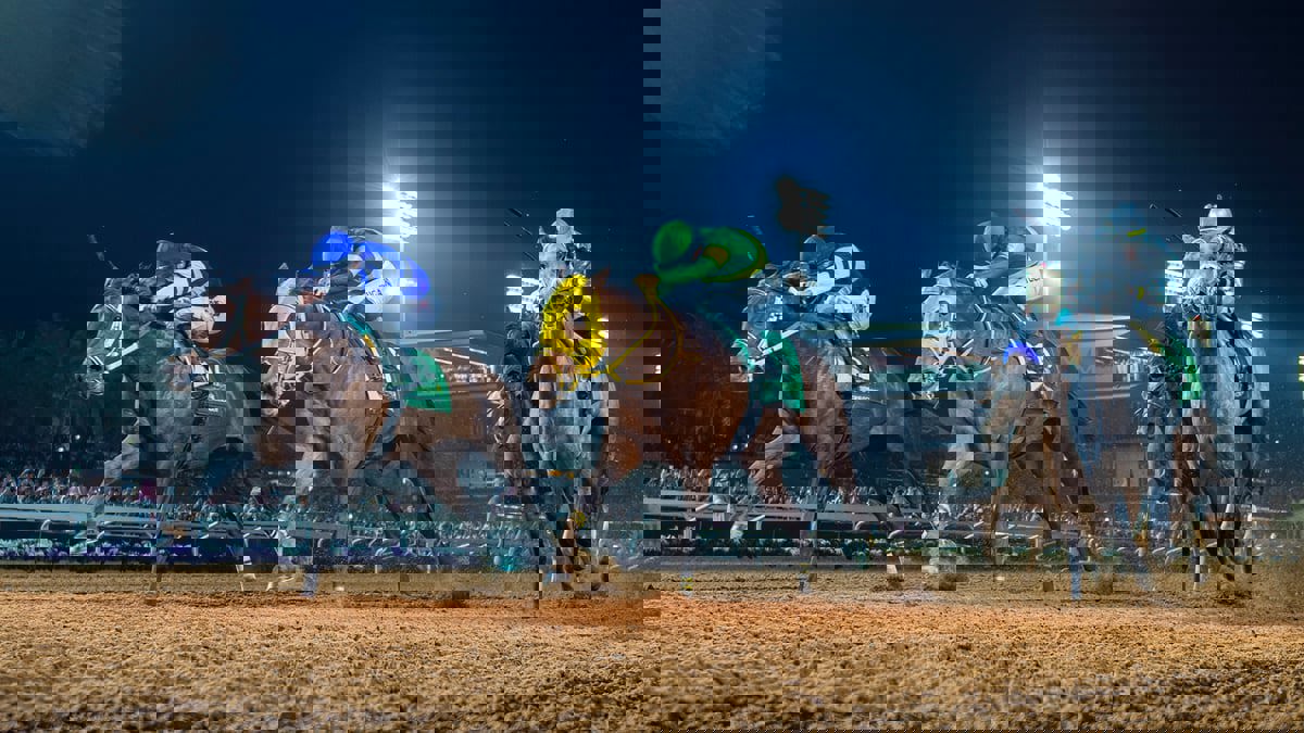 السعودية.. 3 شقيقات يقدنَ والدهنَّ للفوز بعشرة ملايين دولار‎