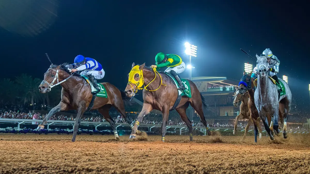 السعودية.. 3 شقيقات يقدنَ والدهنَّ للفوز بعشرة ملايين دولار‎