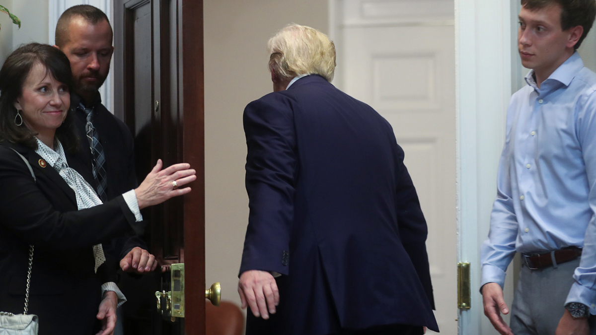 بعد رفض البيت الأبيض التعاون.. ما مصير قضية عزل ترامب؟