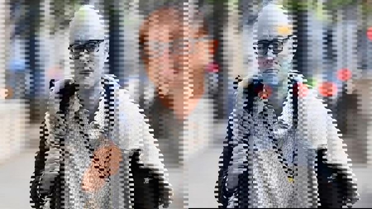 مستشار جونسون يعزل نفسه بسبب أعراض كورونا