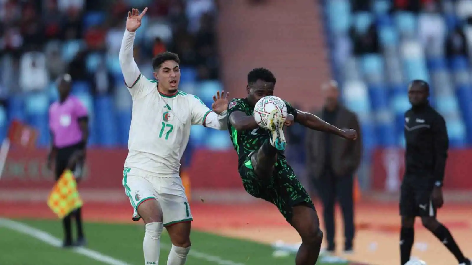 "نستحق ضربة جزاء".. نجم منتخب الجزائر يهاجم حكم لقاء نيجيريا (فيديو)