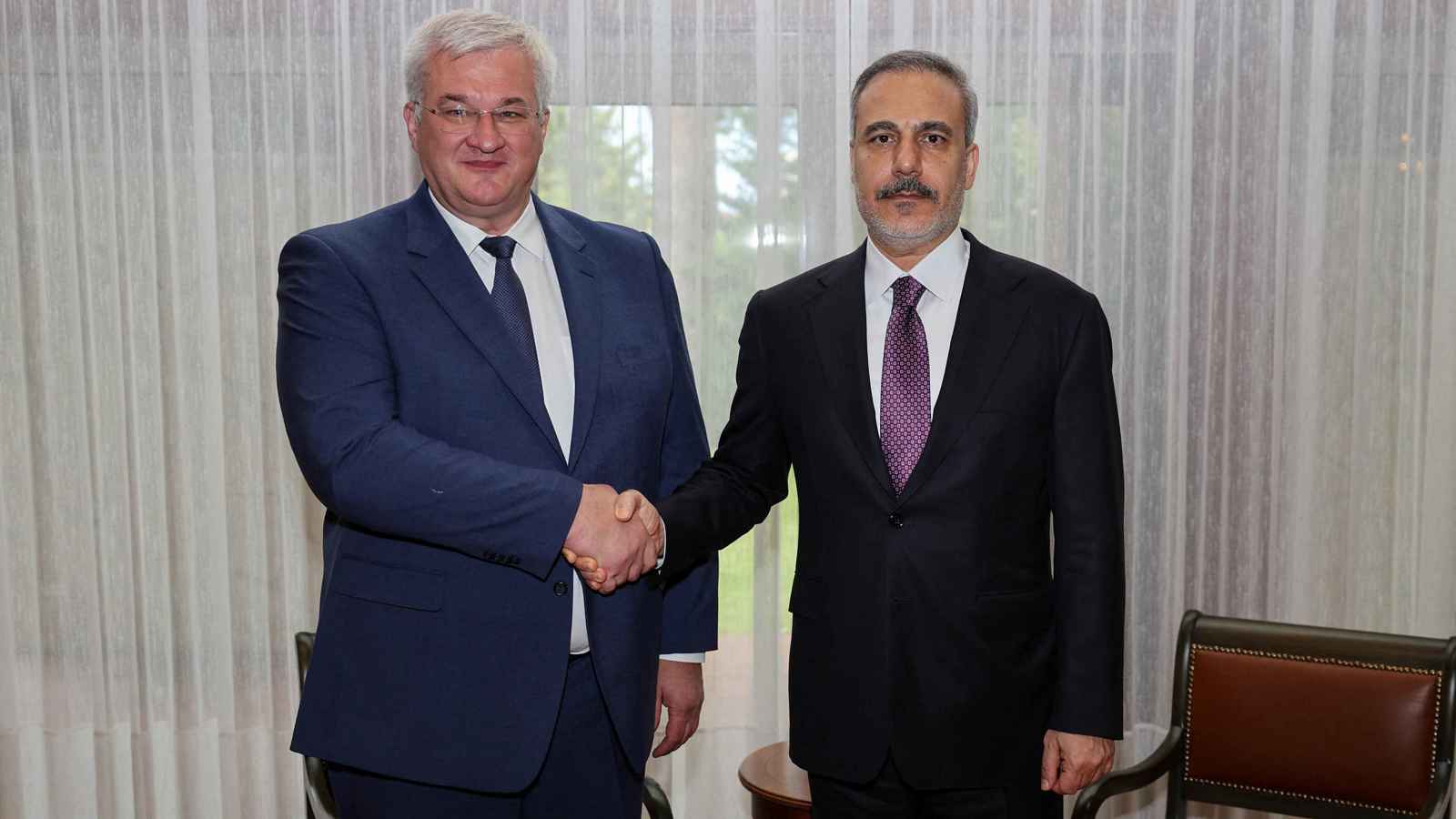 وزيرا خارجية تركيا وأوكرانيا يبحثان السلام وزيارة زيلينسكي