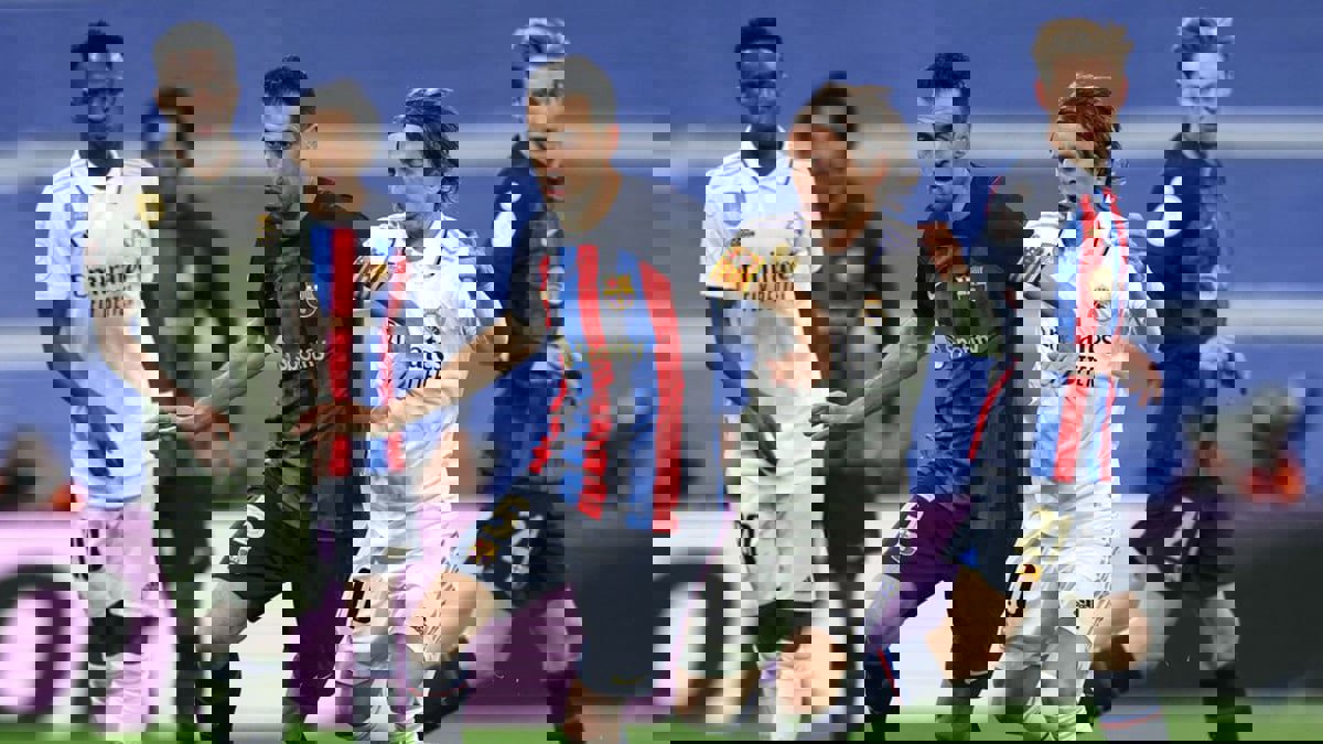 الموعد والقنوات الناقلة والتشكيل المتوقع لمباراة برشلونة ضد ريال مدريد في كلاسيكو الدوري الإسباني