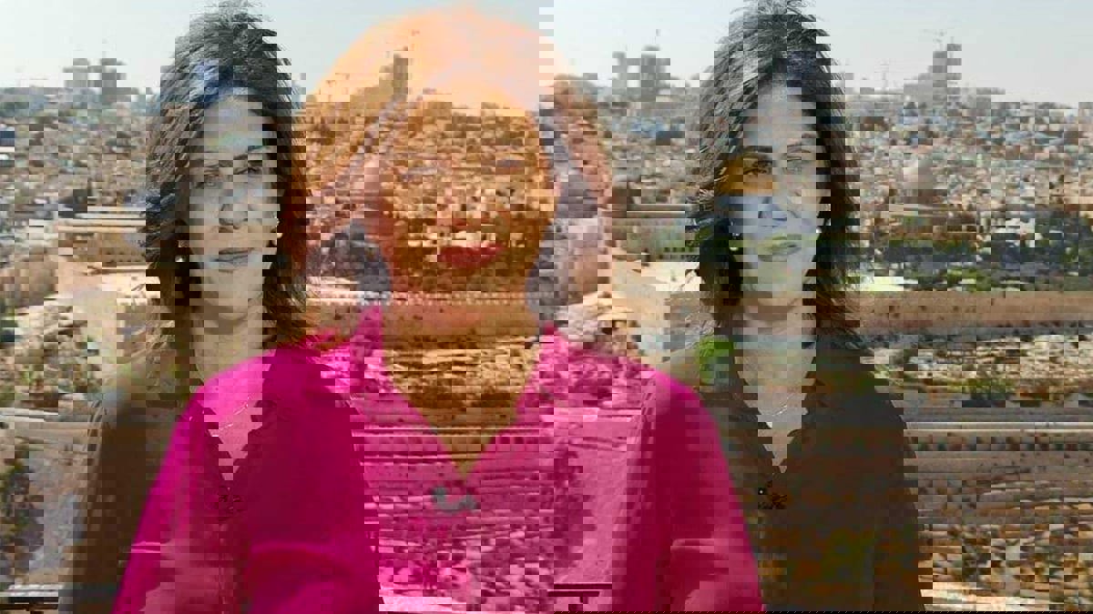 من هي الصحفية الفلسطينية شيرين أبو عاقلة؟