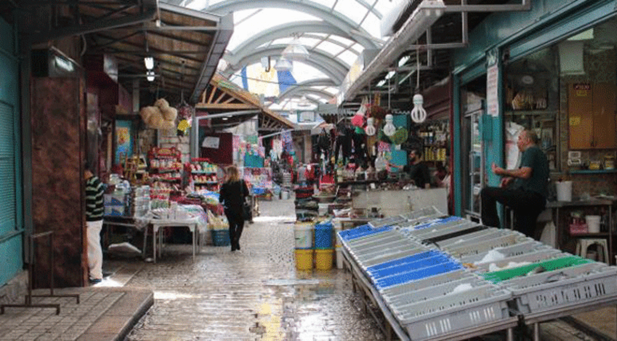 بالفن.. فلسطينيون يعودون من أرشيف النكبة إلى أسواق عكا