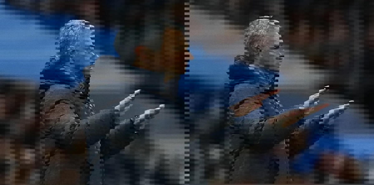 مورينيو ينتقد عمل لويس فان غال مع مانشستر يونايتد