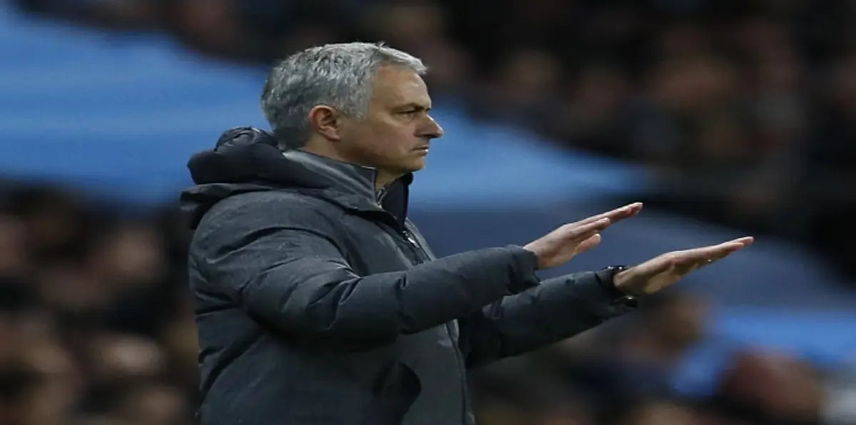 مورينيو ينتقد عمل لويس فان غال مع مانشستر يونايتد