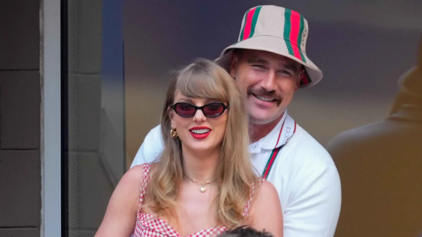 رغم علاقتهما الناجحة.. فجوة ضخمة بين ثروة تايلور سويفت وترافيس كيلسي