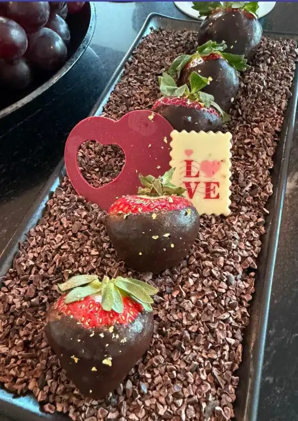 هدايا عيد الحب من ميسي لأنتونيلا