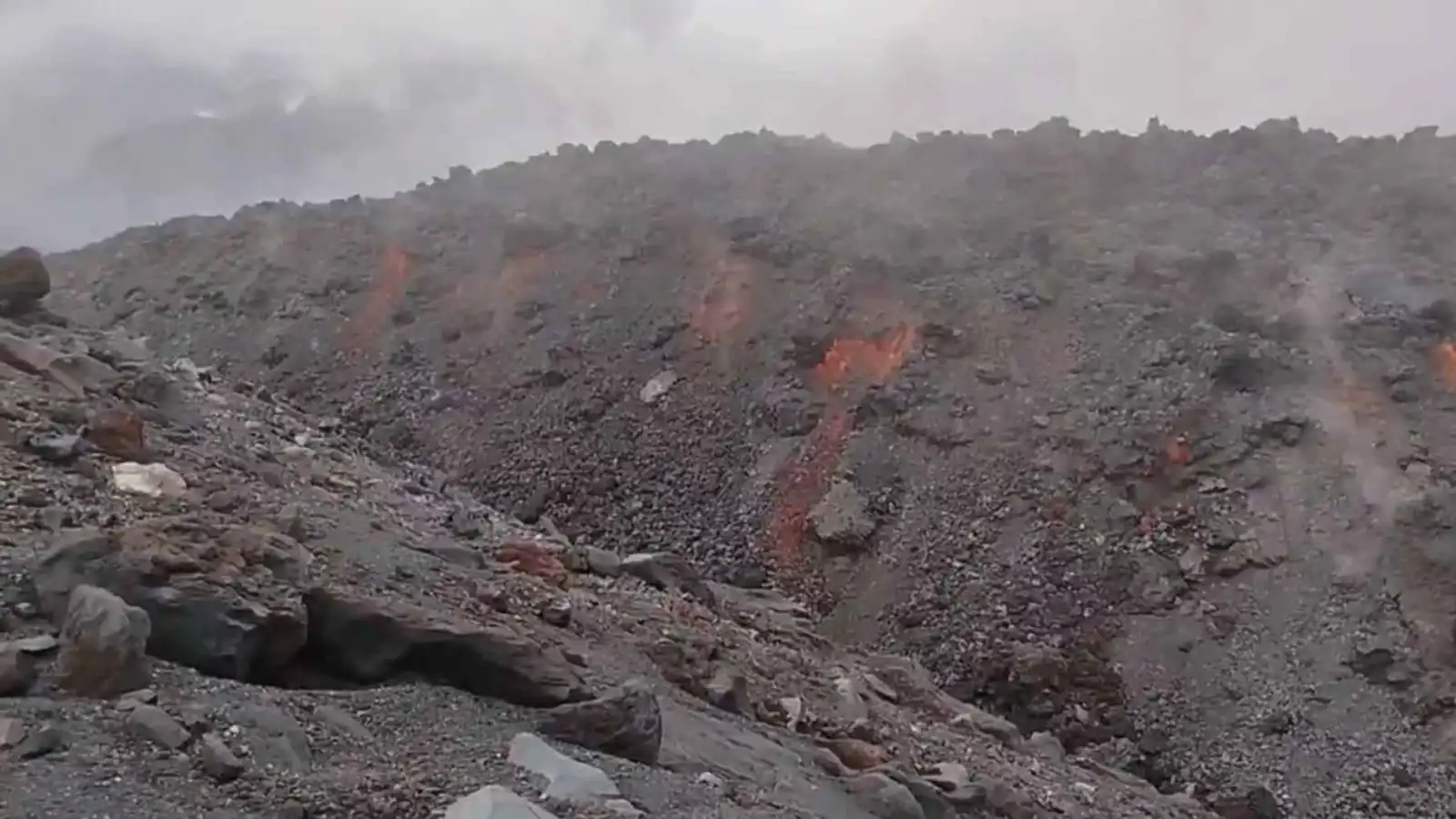 وسط نشاط بركاني.. زلزال جديد يضرب كامتشاتكا الروسية (فيديو)