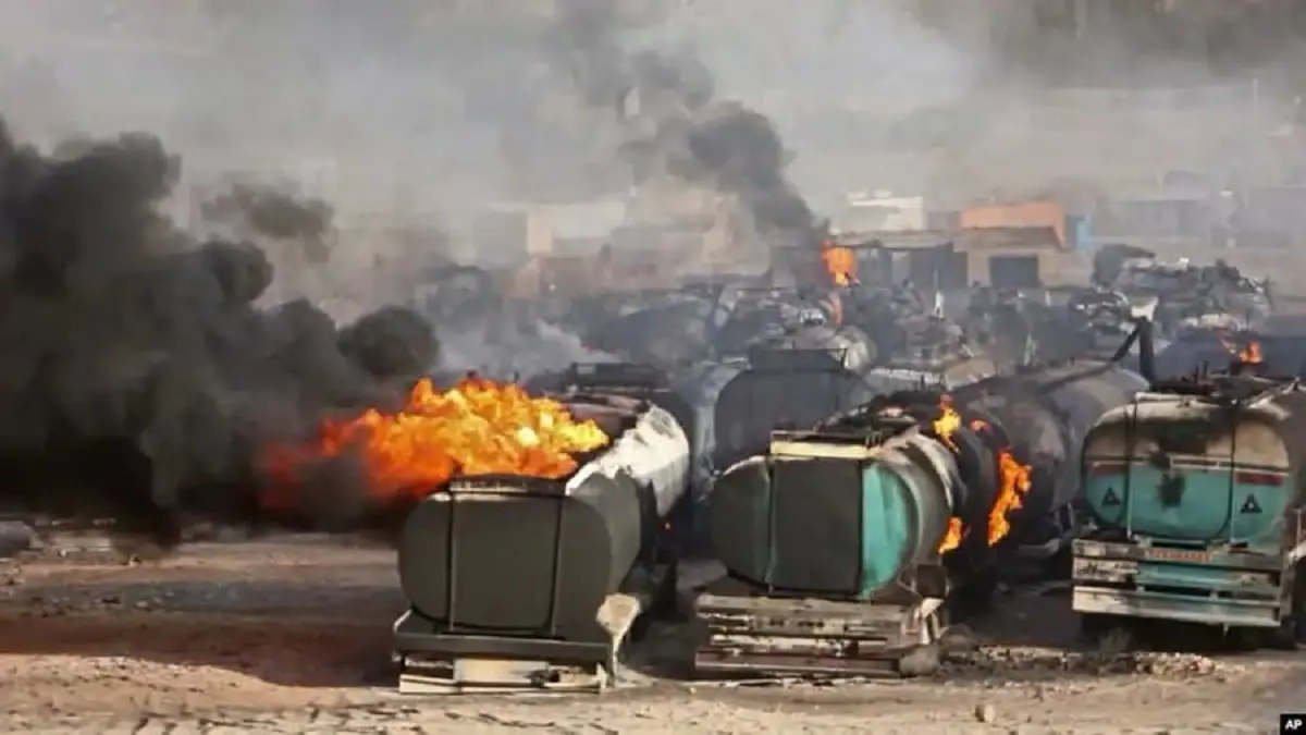 أفغانستان.. انفجارات هائلة واحتراق عشرات صهاريج الوقود عند الحدود مع إيران (فيديو)