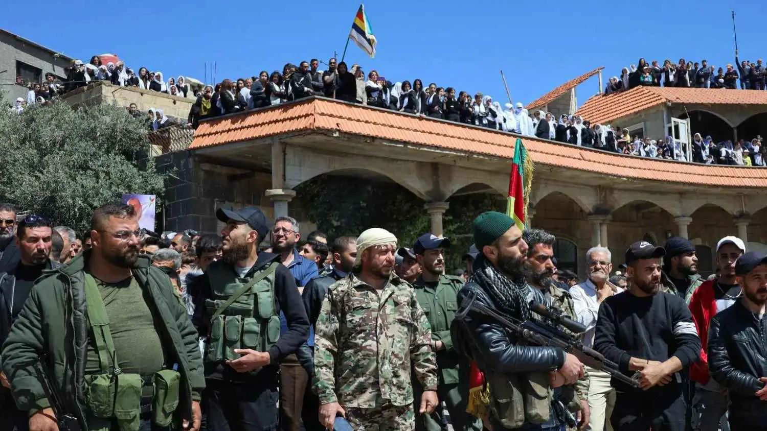 إعلام عبري: مئات الدروز في سوريا فروا إلى مناطق تحت سيطرة إسرائيل